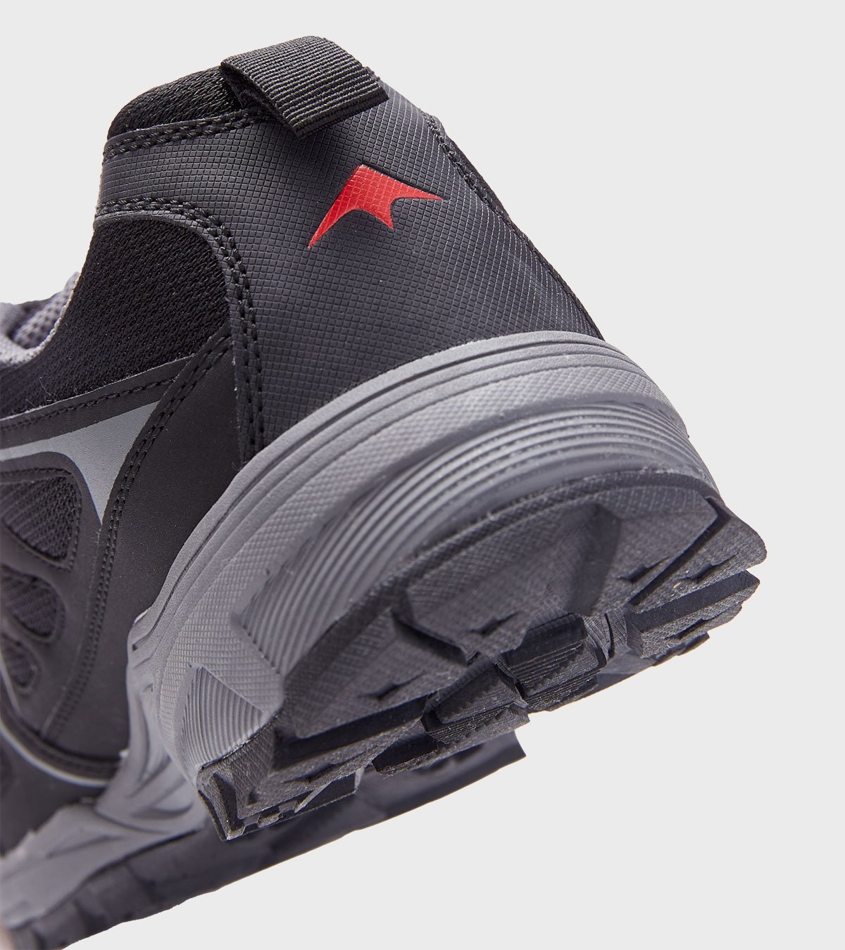 Zapatillas outdoor de hombre Suburban