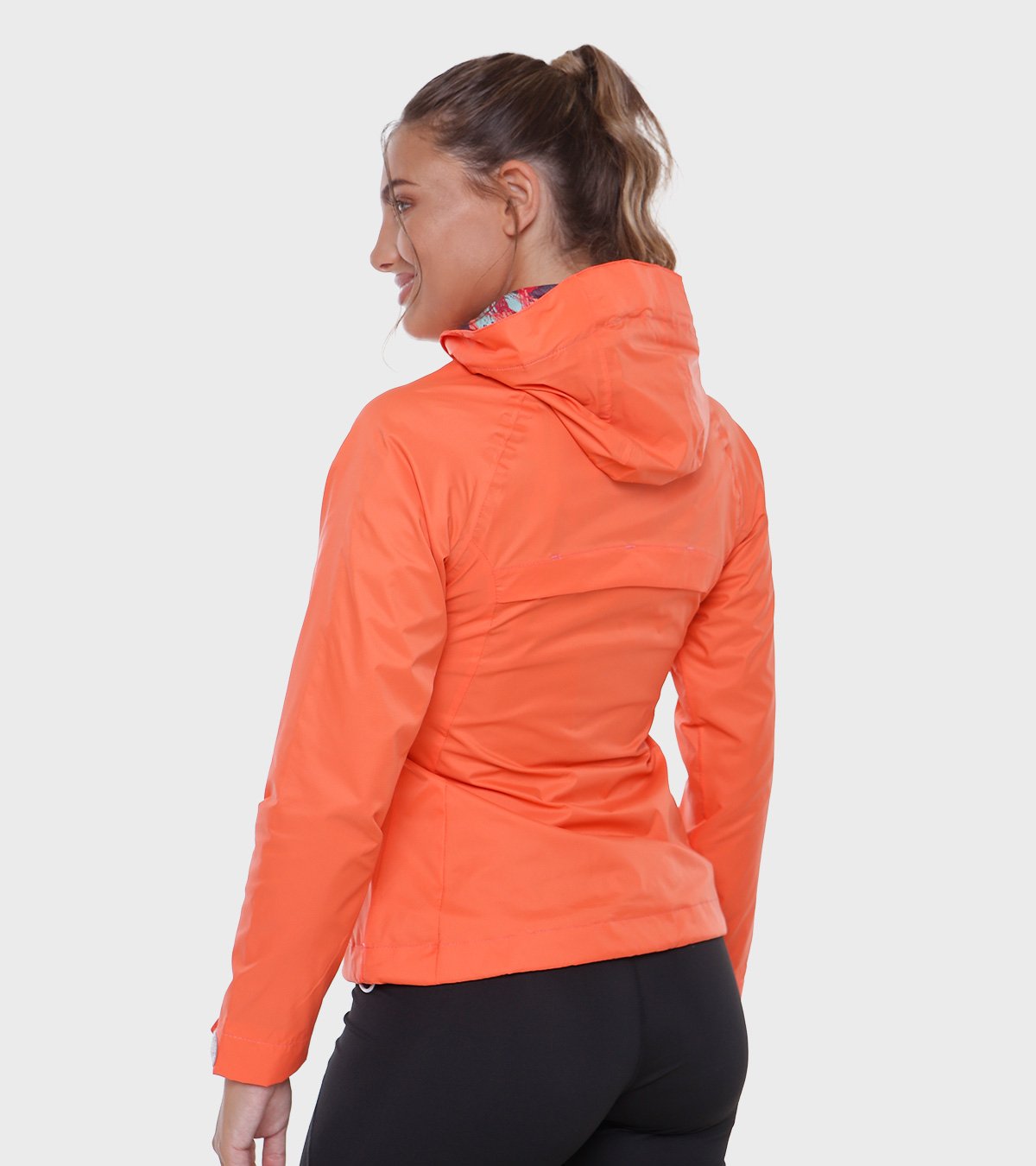 Campera rompeviento de mujer Eluney