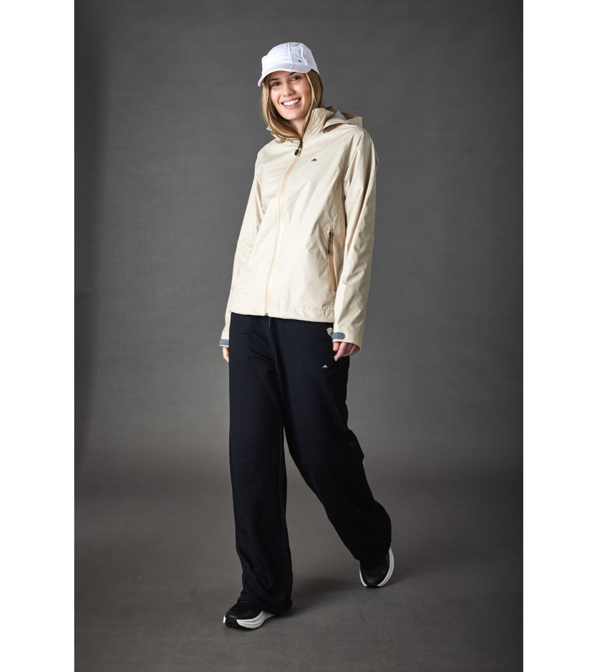 Campera rompeviento de mujer Eluney