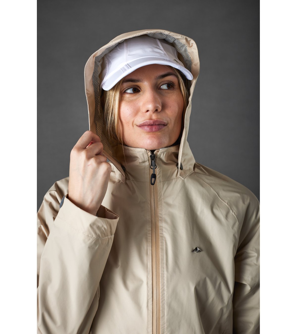 Campera rompeviento de mujer Eluney