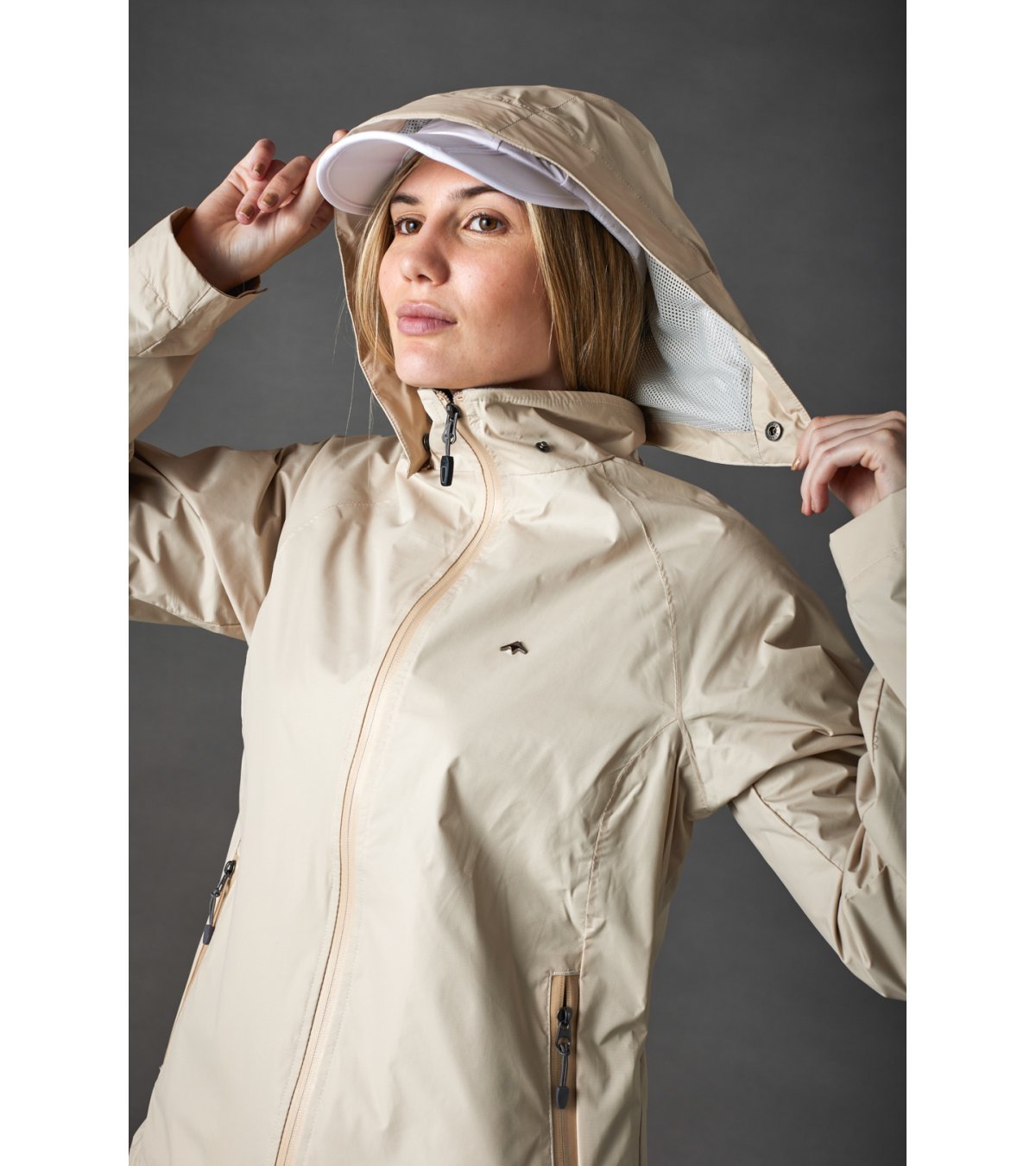 Campera rompeviento de mujer Eluney