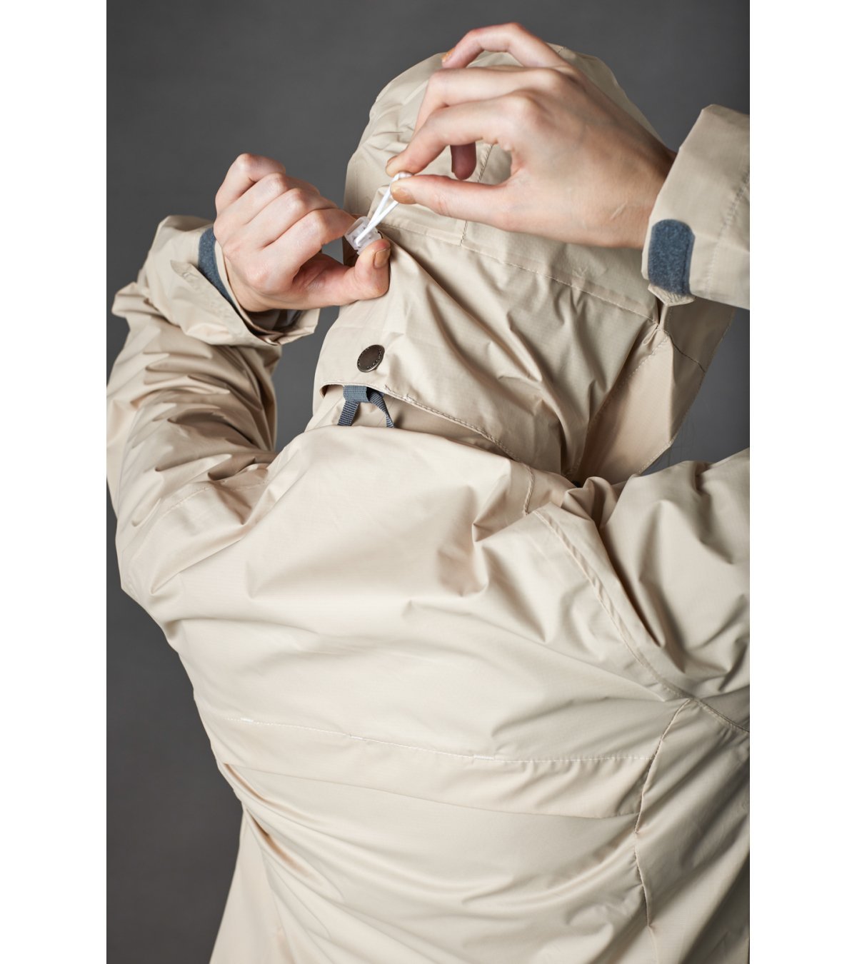 Campera rompeviento de mujer Eluney