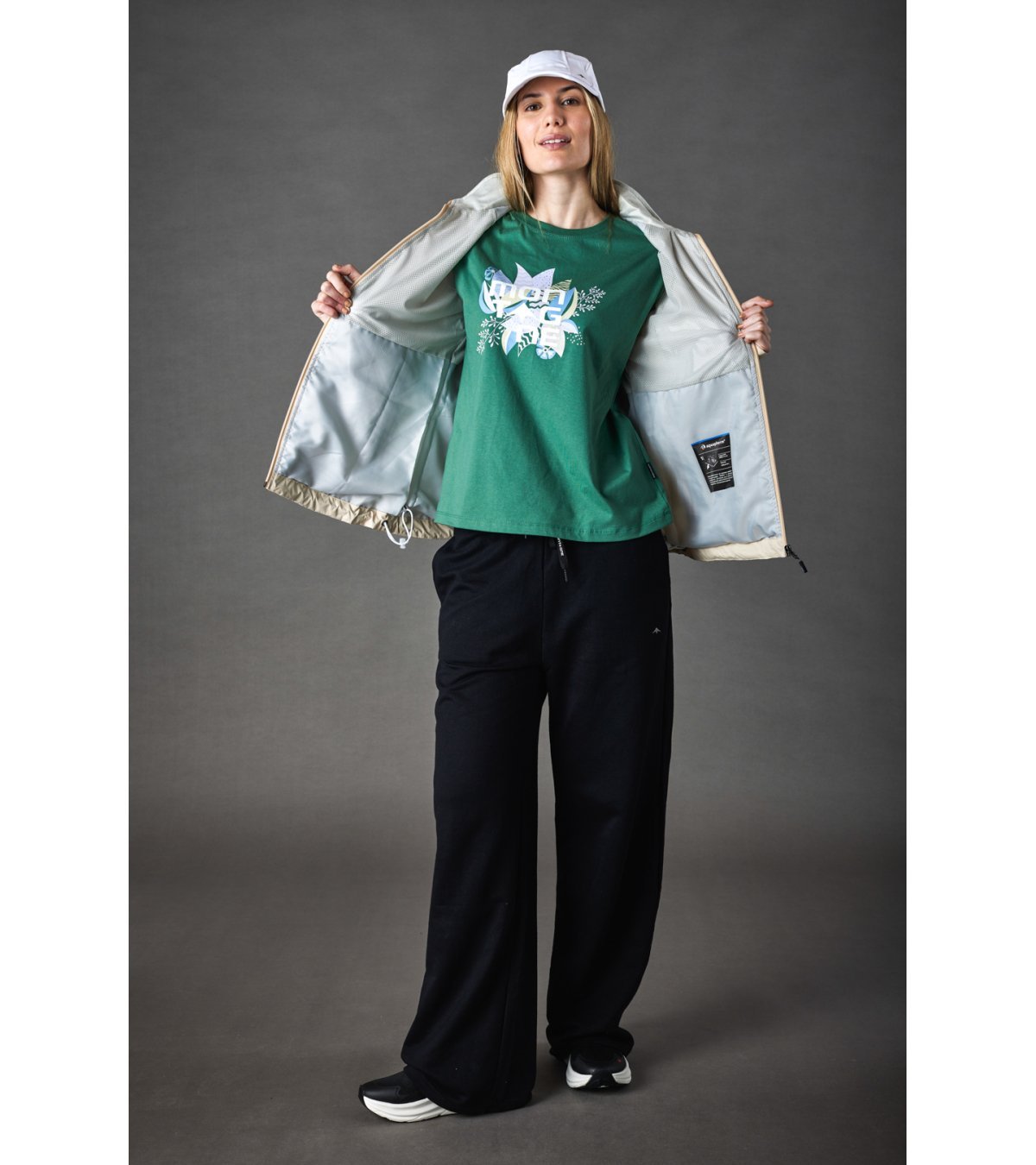 Campera rompeviento de mujer Eluney