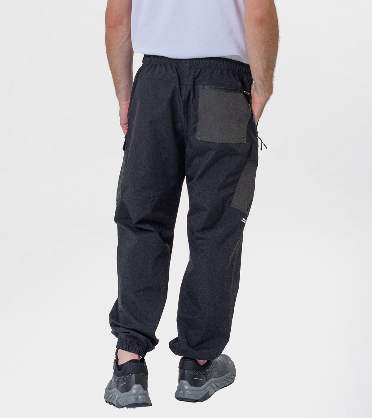 Pantalón de hombre Tesis